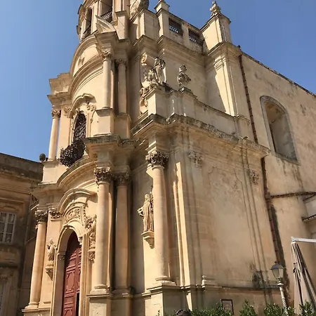 Prázdninový dům Accommodates 5 People Between Ibla And *