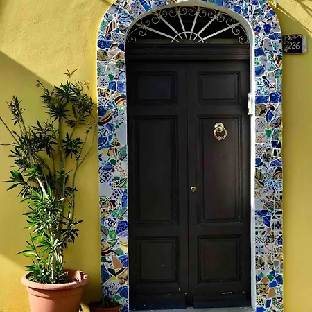 Accommodates 5 People Between Ibla And Casa vacanze *