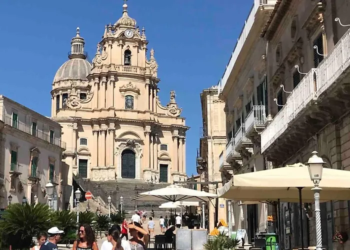 Accommodates 5 People Between Ibla And Feriehus Ragusa