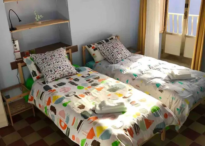 Accommodates 5 People Between Ibla And Feriehus