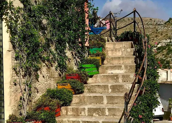 Accommodates 5 People Between Ibla And Feriehus