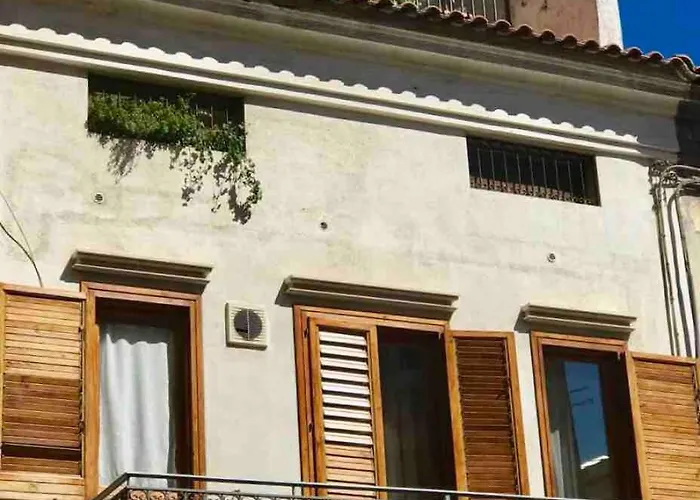 Accommodates 5 People Between Ibla And Feriehus